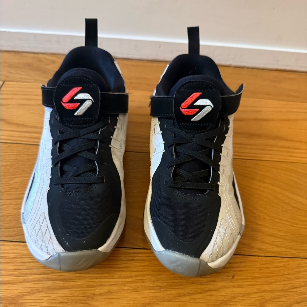 Kids Jordan Luka 4 sneakers. White/black/bright crimson. 2.5Y